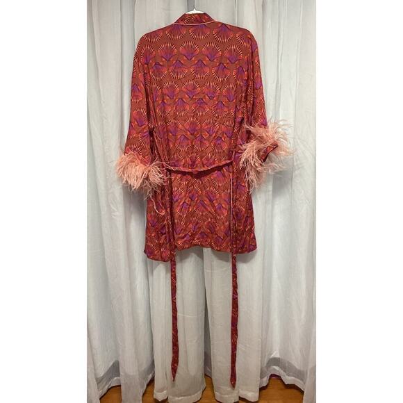 Elegant Pink Feather-Trimmed Robe - Picture 9 of 12